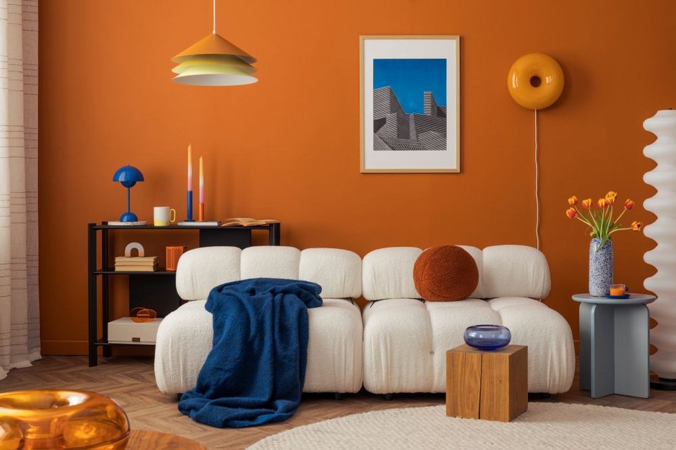 Η νέα τάση που κυριαρχεί είναι το λεγόμενο Dopamine Decor, το στυλ διακόσμησης που στόχο έχει να ανεβάσει τη διάθεση και να δημιουργήσει χώρους με θετική ενέργεια.