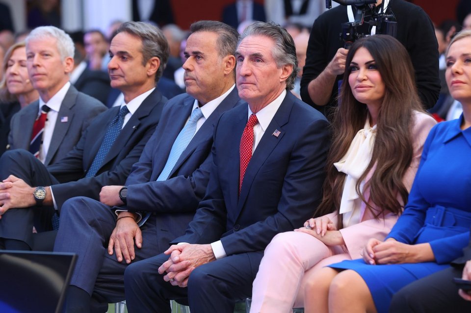 Κρις Ράιτ, Κυριάκος Μητσοτάκης, Σταύρος Παπασταύρου, Νταγκ Μπέργκαμ, Κίμπερλι Γκίλφοϊλ / Φωτογραφία: IntimeNews/Ισμήνη Βλασσοπούλου