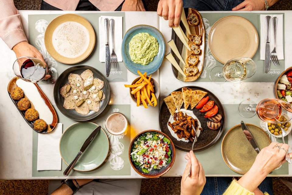 Τα εκλεκτά μεζεδάκια πρωταγωνιστούν στον «Dopios» Χριστόφος Πέσκιας 