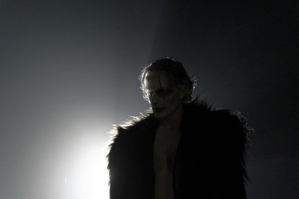 Τη δραματουργική επεξεργασία υπογράφει η Ελένη Μολέσκη