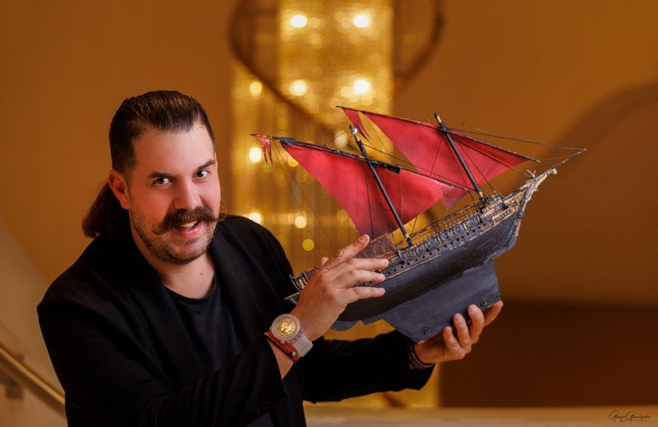 Ο Ηλίας Καρελλάς και ο θίασός του μας ταξιδεύουν στην Κούβα