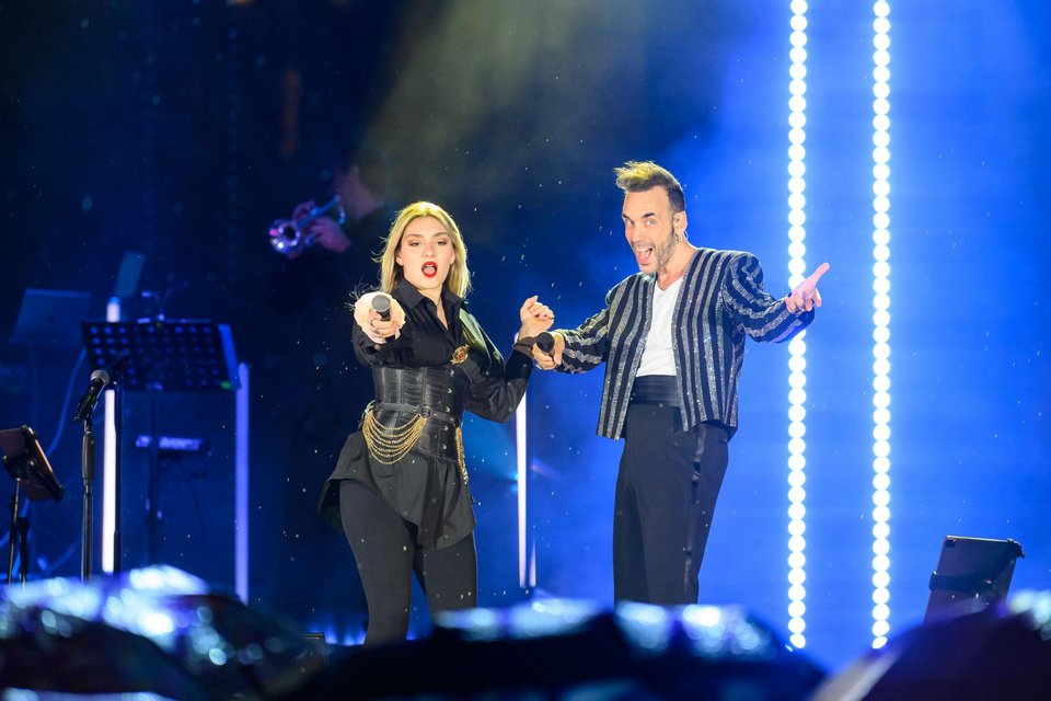 O δημοφιλής ερμηνευτής Πάνος Μουζουράκης, μαζί με τη Σοφία Χριστοφορίδου, παρουσίασε ένα εντυπωσιακό live show  