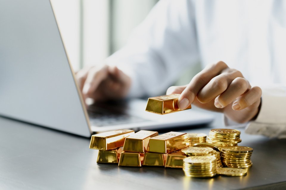 Επένδυση σε χρυσό / Shutterstock