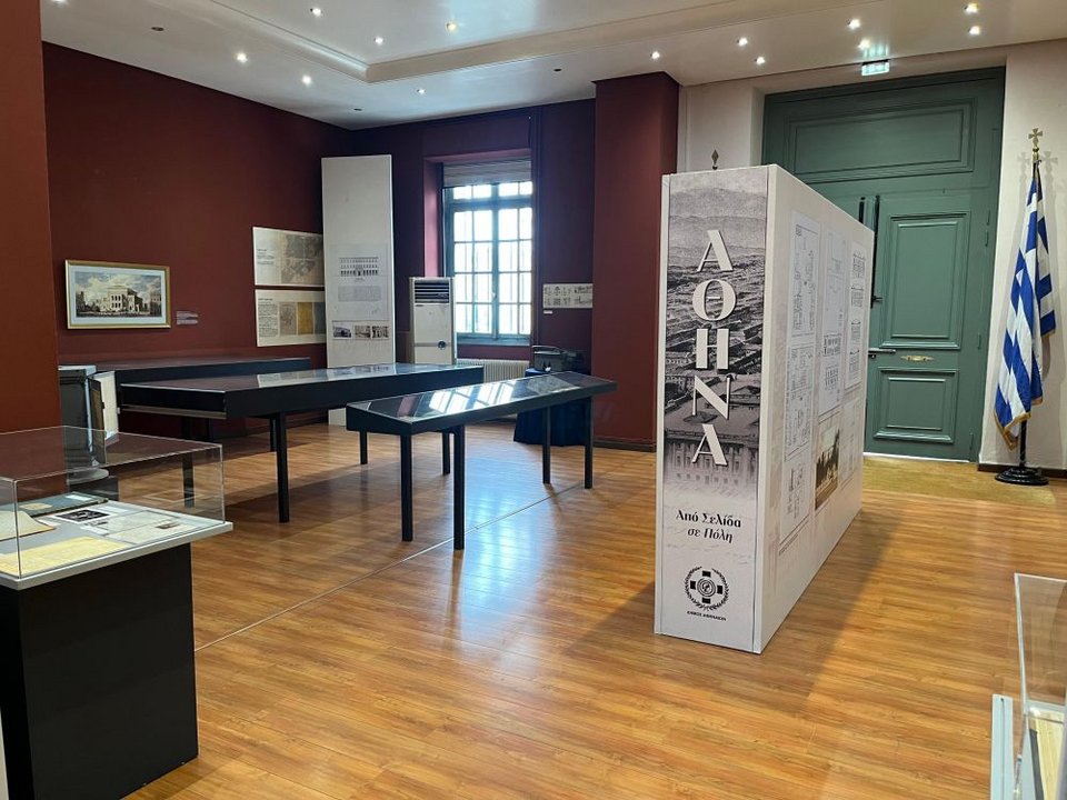 Η έκθεση «Αθήνα. Από Σελίδα σε Πόλη»  φιλοξενείται πλέον στο Πνευματικό Κέντρο του Δήμου Αθηναίων, από τις 12 Νοεμβρίου έως τις 31 Δεκεμβρίου 