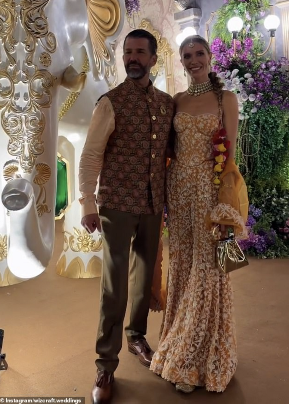 Μία από τις εμφανίσεις τους στους εορτασμούς του γάμου στην Ινδία