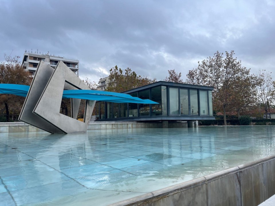 Η Γυάλινη Δημοτική βιβλιοθήκη θα λειτουργεί τους χειμερινούς μήνες από τις 10 το πρωί έως τις 6 το απόγευμα, ενώ το ωράριο θα επεκτείνεται κατά τους θερινούς μήνες