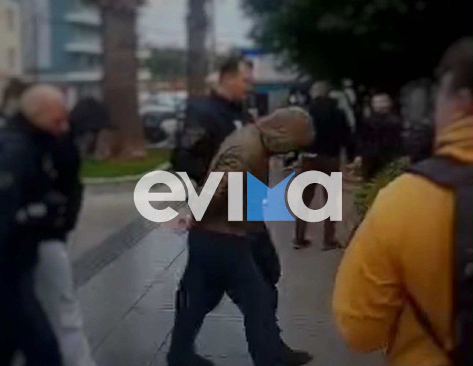  Οι συλληφθέντες οδηγούνται στην ανακρίτρια Χαλκίδας /evima.gr