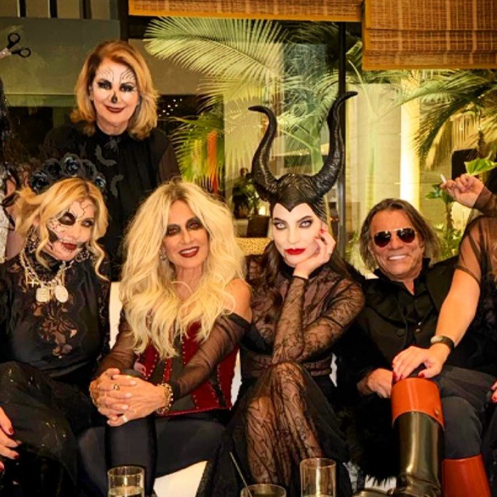 Η φωτογραφία που μοιράστηκε ο Ηλίας Ψινάκης από το πάρτι της οικογένειας Κούστα 