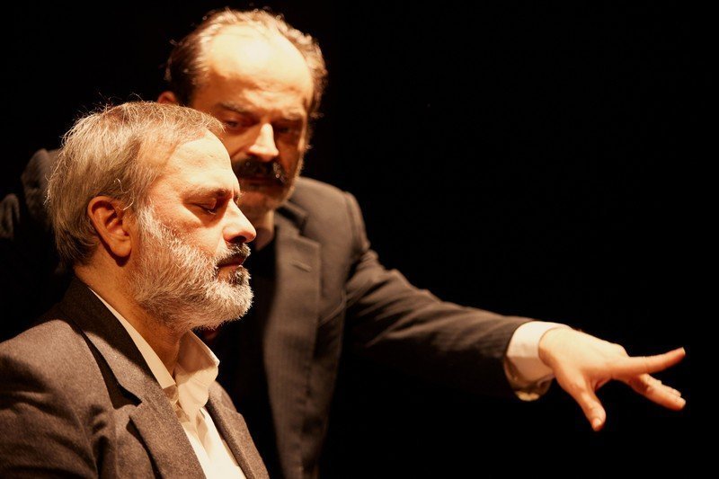 Μέσα από μια σειρά μυστικές συμφωνίες, ο μεγάλος Γερμανός φιλόσοφος Φρήντριχ Νίτσε και ο Αυστριακός γιατρός Γιόζεφ Μπρόιερ, ένας από τους πατέρες της ψυχανάλυσης, συναντιούνται στη Βιέννη του 19ου