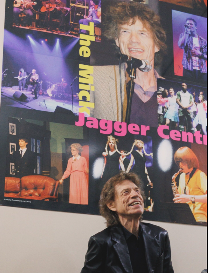 «Θα ήθελα να ευχαριστήσω όλους τους καθηγητές μουσικής στο Κέντρο» είπε ο Μικ Τζάγκερ 