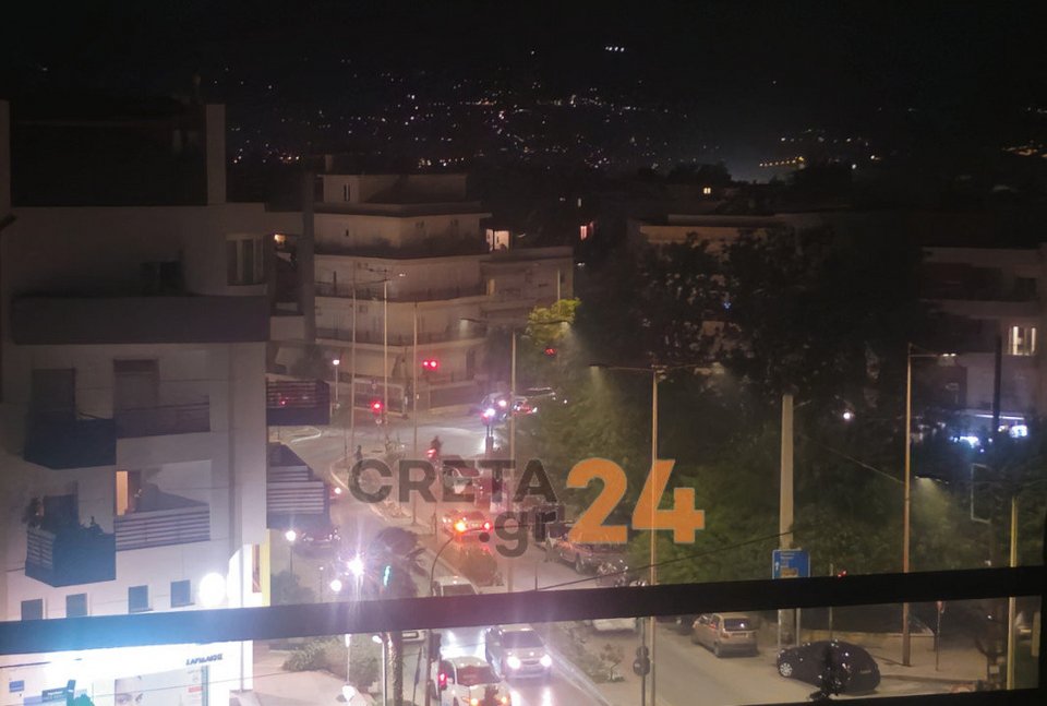 Πυκνοί καπνοί από τη φωτιά στο σπίτι στον Μασταμπά Ηρακλείου