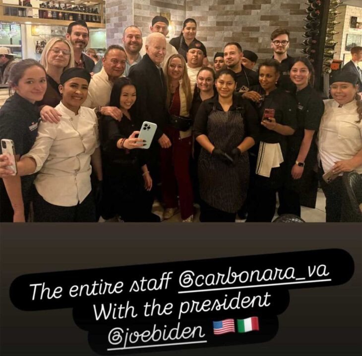 Το εστιατόριο δημοσίευσε Instastories με τον Τζο Μπάιντεν να ποζάρει με το προσωπικό 