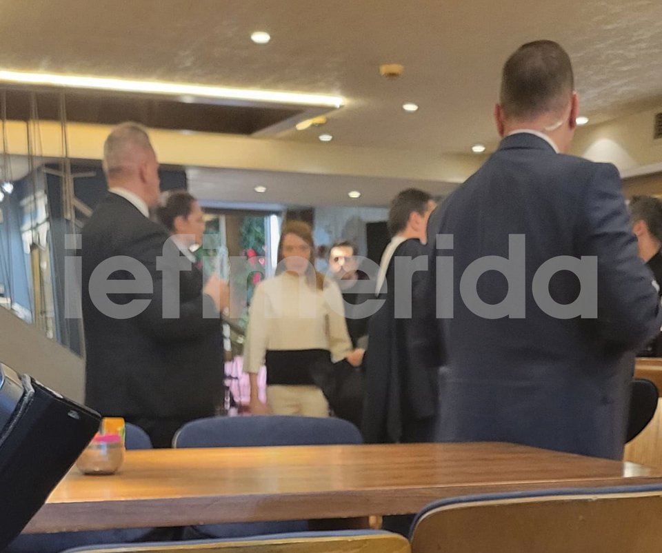 Καφεδάκι στο Κολωνάκι για την Ρομπέρτα Μετσόλα