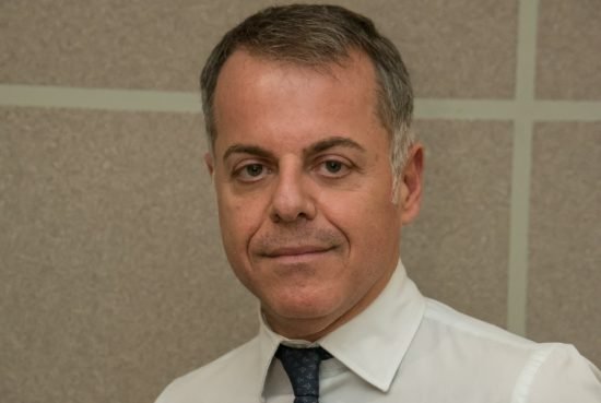 Ο εργατολόγος, Γιάννης Καρούζος