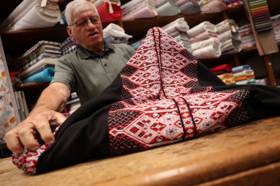 Πλέον τα παιδιά μου αναλαμβάνουν την επιχείρηση στην καινούρια μας διεύθυνση Ευρυπίδου 23 και Πολυκλειτου γωνία