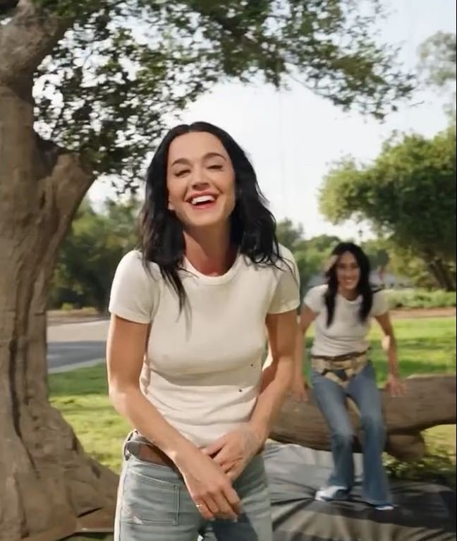 H Κέιτι Πέρι με τη σωσία της 