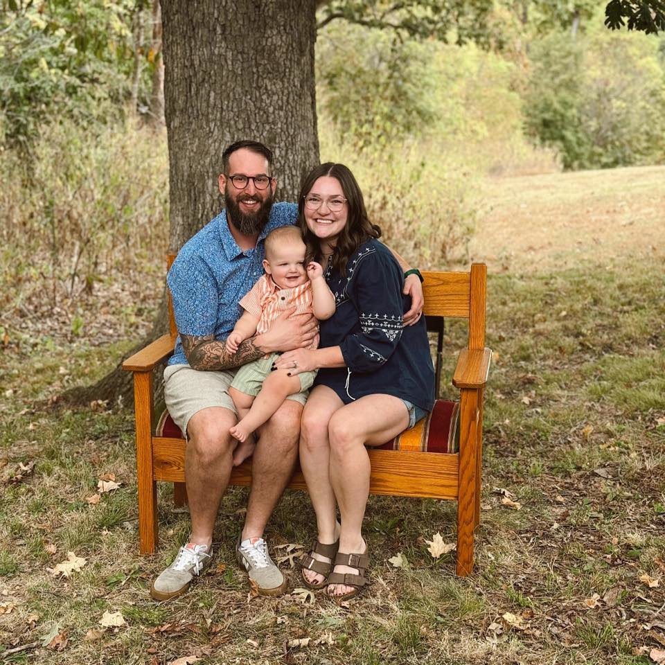 Η Κέλσι με τον σύζυγό της και τον υιοθετημένο γιο της 