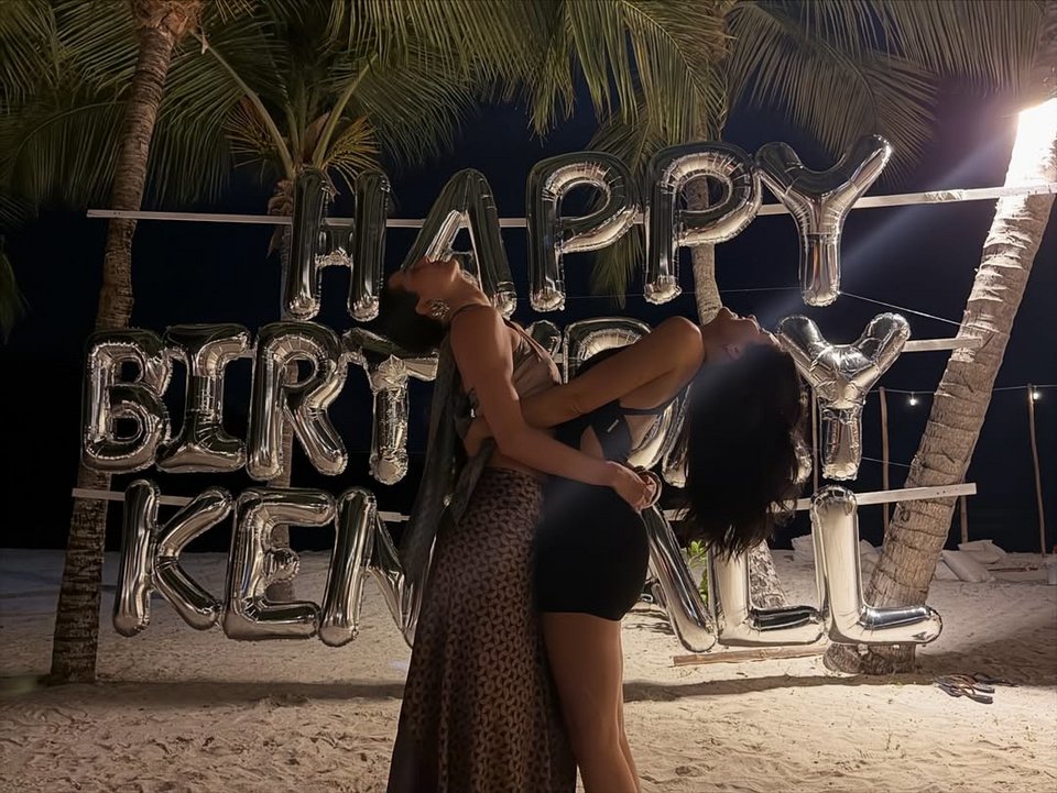 H Κένταλ Τζένερ με την αδερφή της Κάιλι 