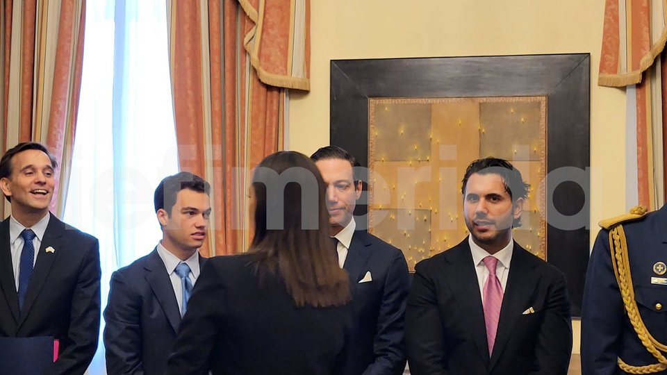 Από αριστερά: Τζος Χακ και ο γιος της Ρόναν. Δεξιά ο Χρήστος Μαραφάτσος