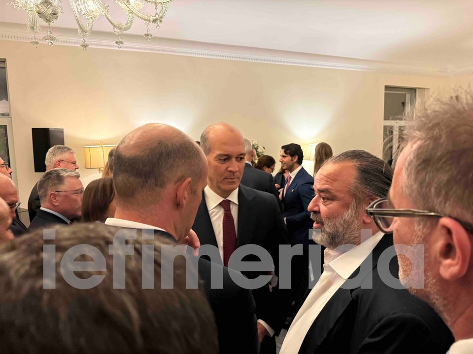 Ο εφοπλιστής Μάριος Ηλιόπουλος με τους αδελφούς Αγγελόπουλους 