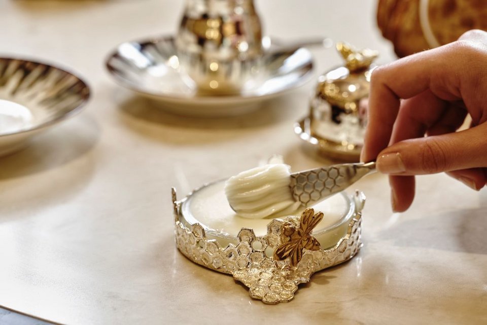 Τα πορσελάνινα σερβίτσια προσδίδουν μια άλλη γοητεία 