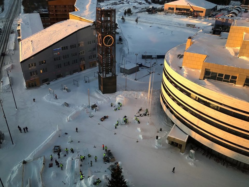 Το κέντρο της πόλης με το ολοκαίνουριο δημαρχείο 