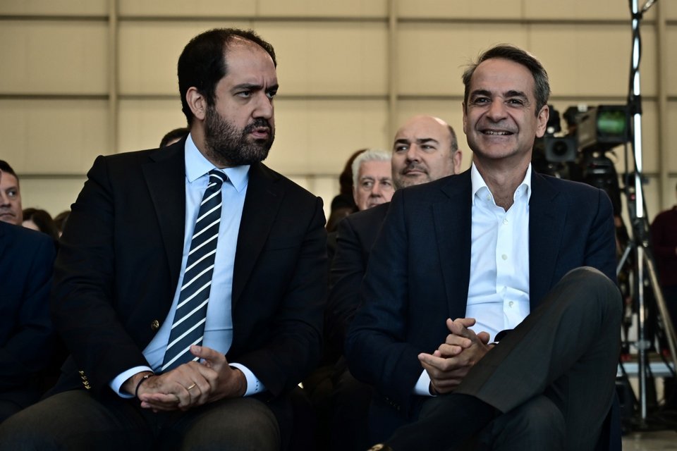 Ο υπουργός Κλιματικής Κρίσης και Πολιτικής Προστασίας, Γιάννης Κεφαλογιάννης και ο Κυριάκος Μητσοτάκης