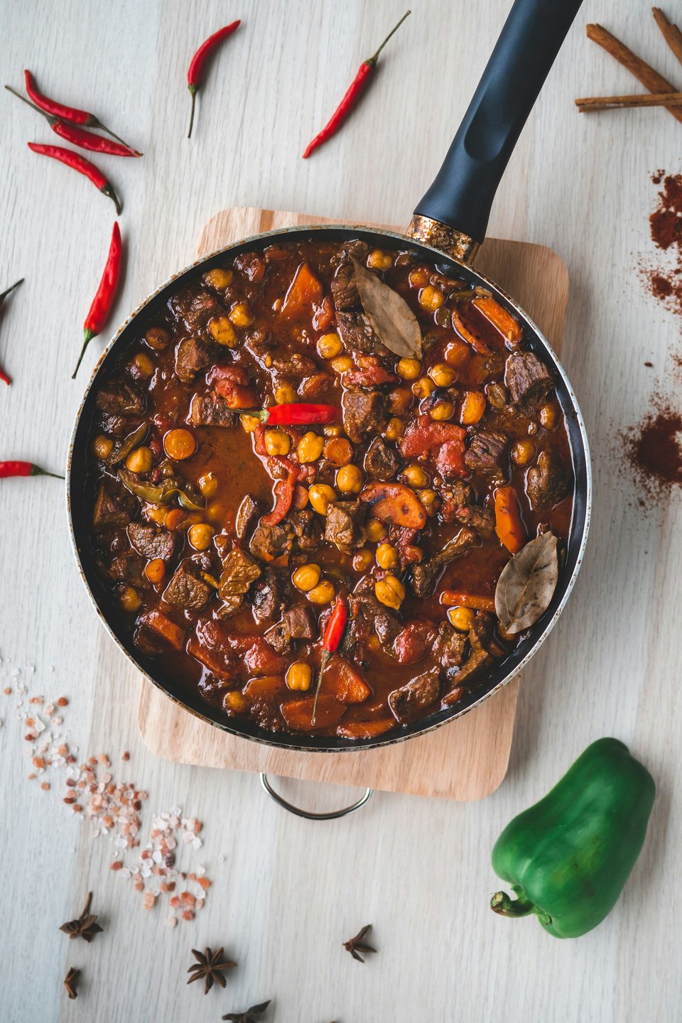 Μοσχάρι κοκκινιστό με ρεβίθια / Φωτογραφία: Unsplash