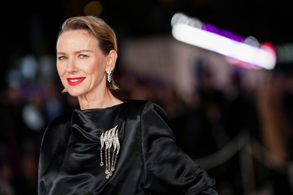 «Η εμμηνόπαυση δεν μου φαινόταν απλώς σαν το τέλος της περιόδου. Μου φαινόταν σαν το τέλος των πάντων, της γονιμότητας, της σεξουαλικότητας, της ζωντάνιας» γράφει η Ναόμι Γουότς 