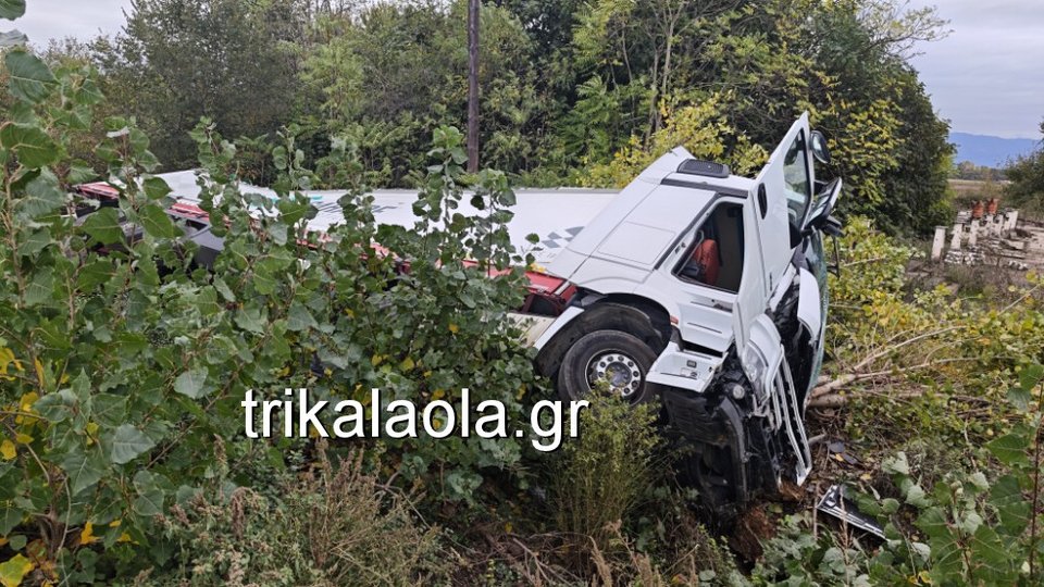 Ανατροπή νταλίκας στην Τρικάλων-Καρδίτσας