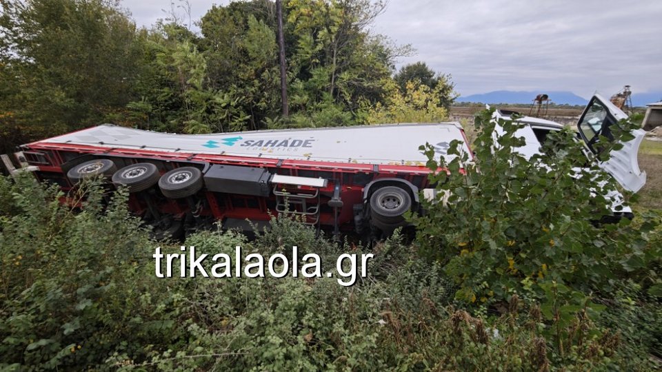  Ανατροπή νταλίκας Τρικάλων-Καρδίτσας 