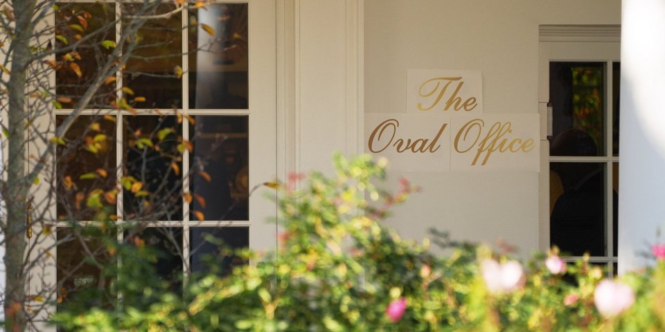 Οβάλ Γραφείο