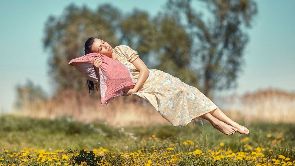 Το σώμα μπορεί να δείχνει πως ξεκουράζεται σιγά-σιγά, αλλά ο εγκέφαλος παίρνει την απόφαση απότομα / SHUTTERSTOCK