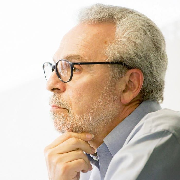 Ο καθηγητής Νίκος Πασσάς