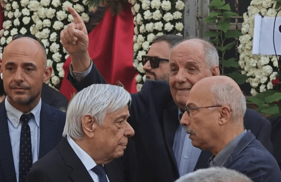 Προκόπης Παυλόπουλος και Θόδωρος Μαργαρίτης, πίσω ο Τέρενς Κουίκ