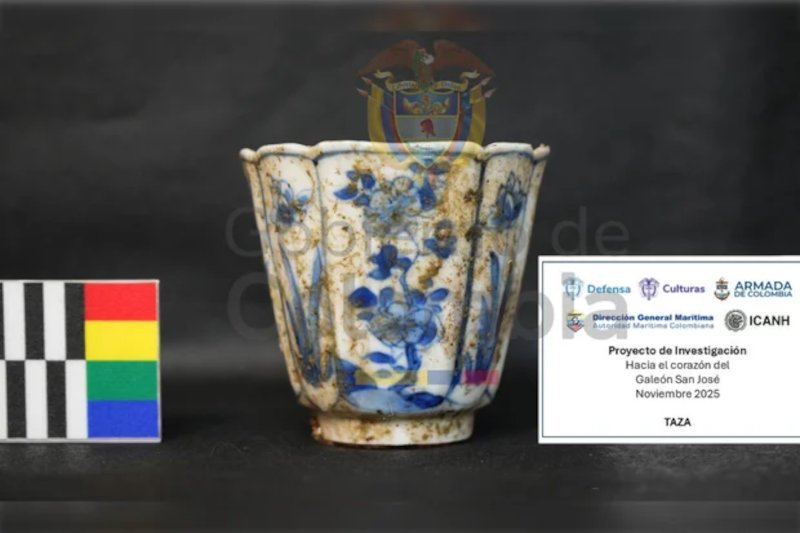  Ένα χάλκινο κανόνι, τρία νομίσματα και ένα πορσελάνινο κύπελλο είναι μεταξύ των πρώτων αντικειμένων που ανακτήθηκαν από το θρυλικό ναυάγιο ανοικτά των ακτών της Κολομβίας