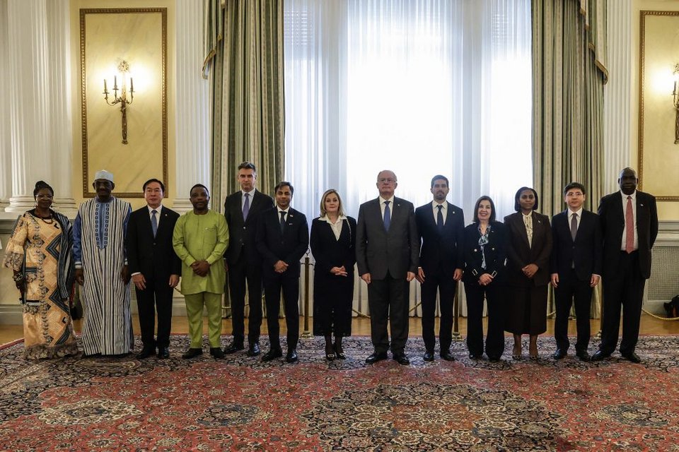 Τελετή επίδοσης διαπιστευτηρίων νέων πρέσβεων στο Προεδρικό Μέγαρο