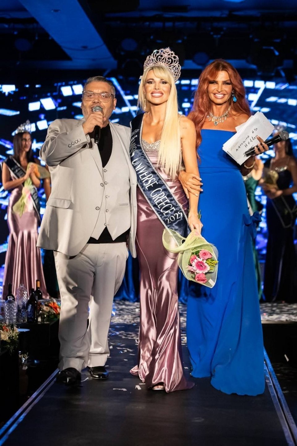 Ο πρόεδρος των Ελληνικών Καλλιστείων GS Hellas, Γιώργος Κούβαρης, με τη Μαίρη Χατζηπαύλου και τη Νίνα Λοτσάρη