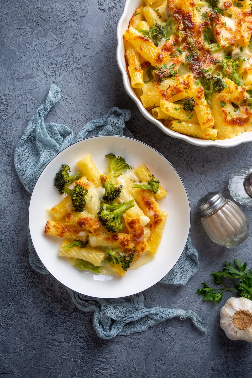 Ριγκατόνι φούρνου με μπρόκολο και τυριά / Φωτογραφία: Shutterstock