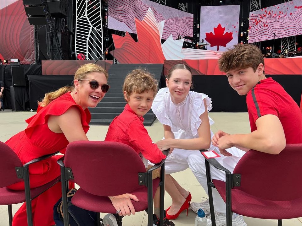 Η Σοφί Γκρεγκουάρ με τα τρία της παιδιά 