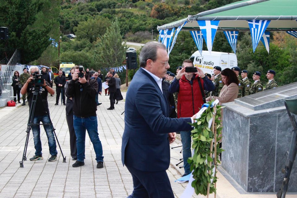 Ο πρόεδρος του ΣΥΡΙΖΑ - ΠΣ, Σωκράτης Φάμελλος καταθέτει στεφάνι στο μνημείο του Γοργοποτάμου / ΑΠΕ-ΜΠΕ
