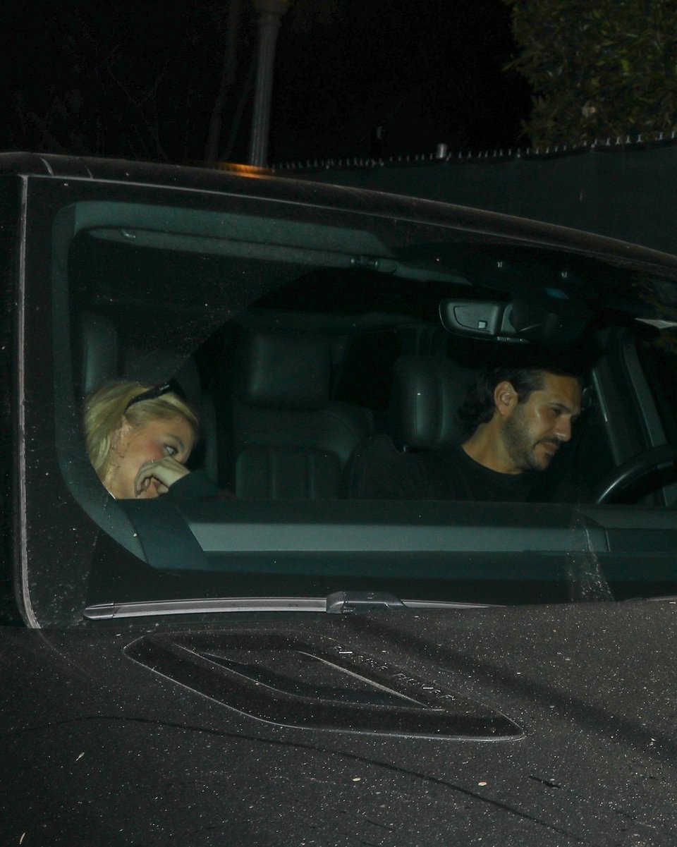 Η Σίντνεϊ Σουίνι με τον πρώην αρραβωνιαστικό της, Τζόναθαν Νταβίνο / Φωτογραφία: The Daily Stardust / BACKGRID / Backgrid USA / Profimedia