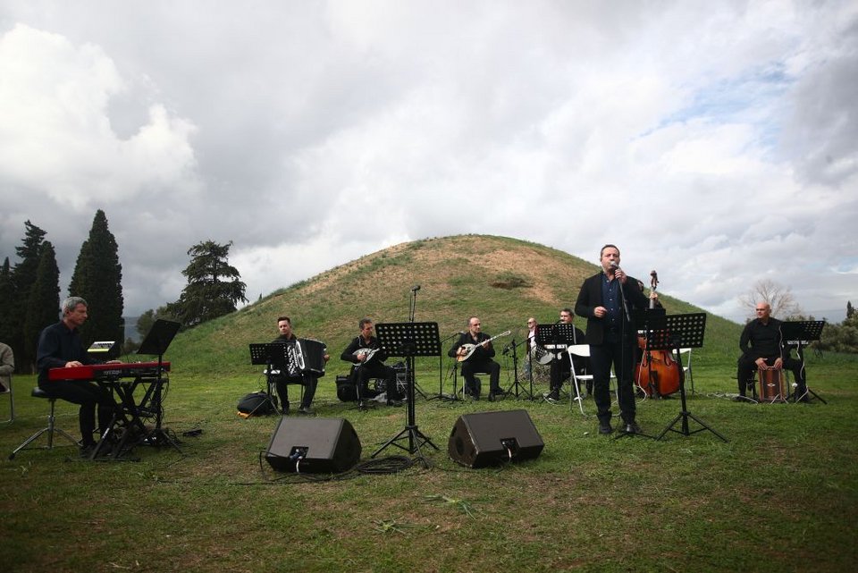 Με τραγούδια Μικη Θεοδωράκη η τελετή έναρξης του 42ου Μαραθωνίου