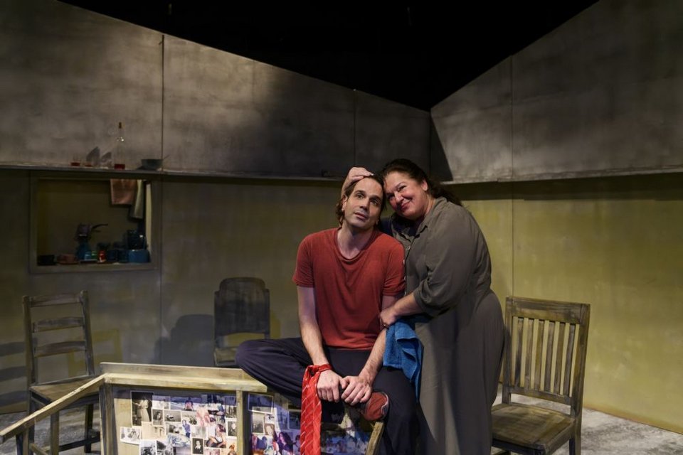 «Το γάλα» Μάνος Καρατζογιάννης, Στέλλα Γκίκα