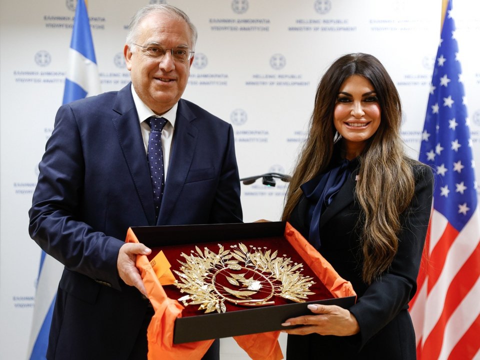 Ο υπουργός Ανάπτυξης Τάκης Θεοδωρικάκος με την πρέσβη των ΗΠΑ Κίμπερλι Γκίλφοϊλ