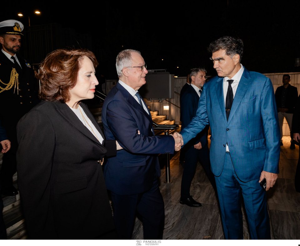 Ο Πρόεδρος της Δημοκρατίας, κ. Κωνσταντίνος Αν. Τασούλας, η σύζυγός του κ. Φανή Σταθοπούλου και ο κος Γιάννης Β. Βαρδινογιάννης