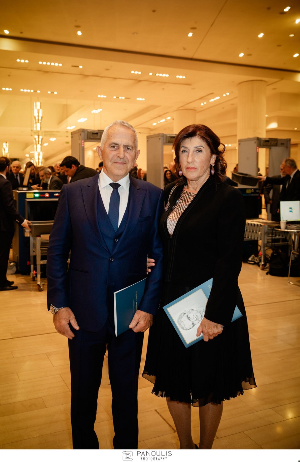 ΕΥΑΓΓΕΛΟΣ ΑΠΟΣΤΟΛΑΚΗΣ, ΔΕΣΠΟΙΝΑ ΑΠΟΣΤΟΛΑΚΗ