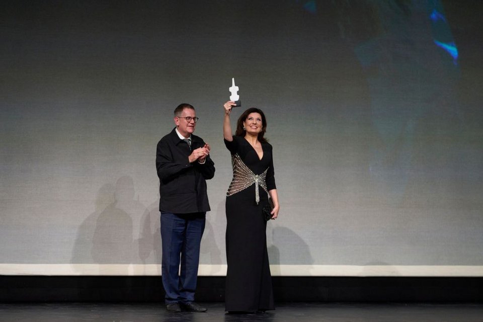 Bραβείο για τη σοπράνο Marina Rebeka /(AP Photo/Petros Giannakouris)