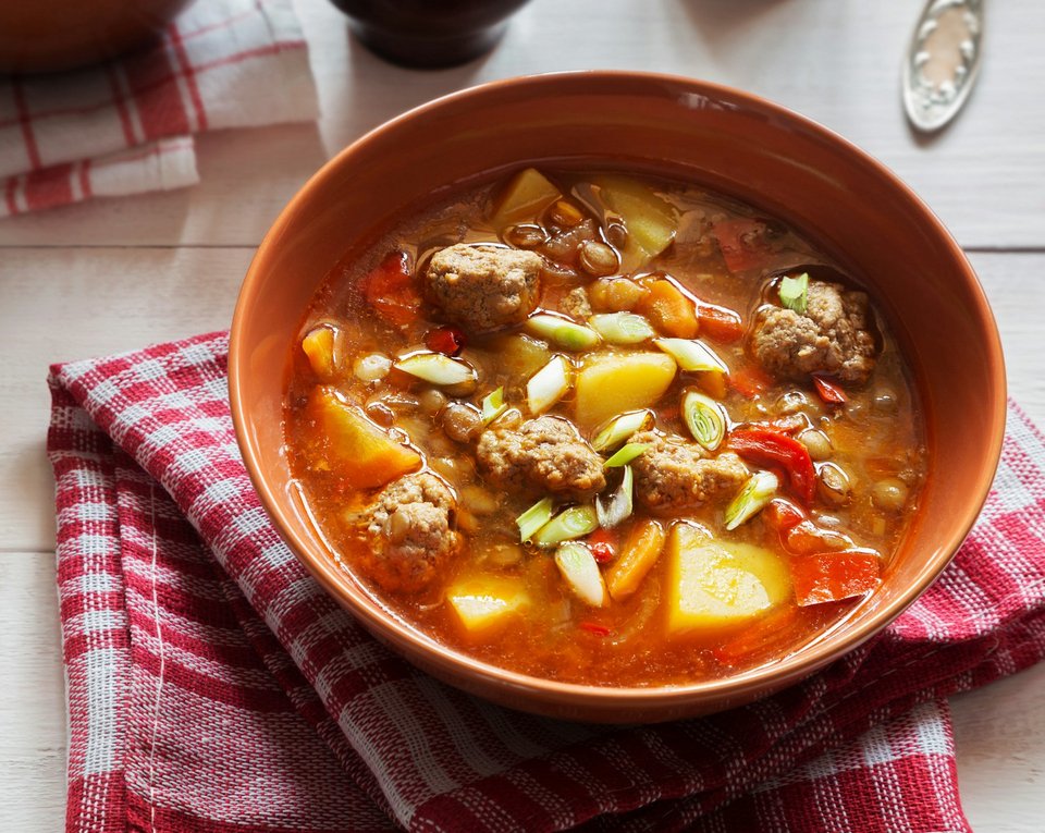 Χοιρινό με πατάτες γιαχνί / Φωτογραφία: Unsplash