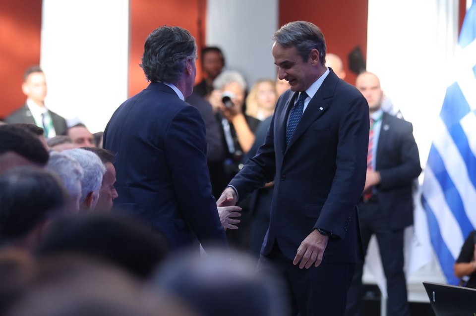 Ο Κυριάκος Μητσοτάκης με τον Αμερικανό ΥΠΕΣ Νταγκ Μπέργκαμ